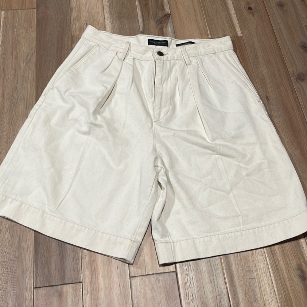 Never worn Banana Republic woman’s shorts size 28